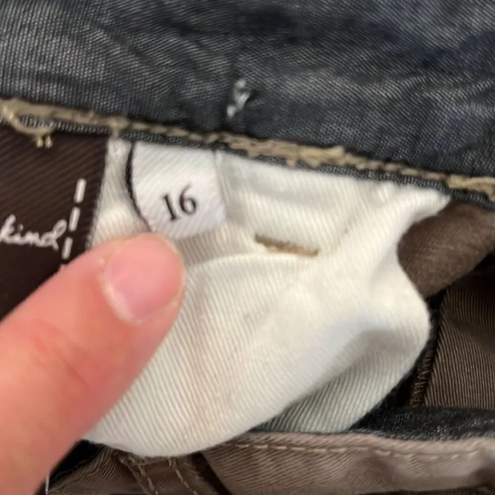 7 For All Mankind Cargo Shorts - Picture 5 of 7